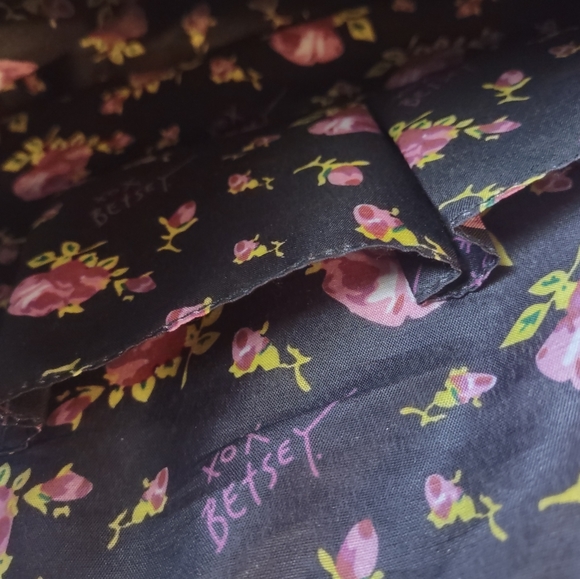 Betsey Johnson White Purse Floral Print Interior w/ Large Bow - Picture 7 of 15